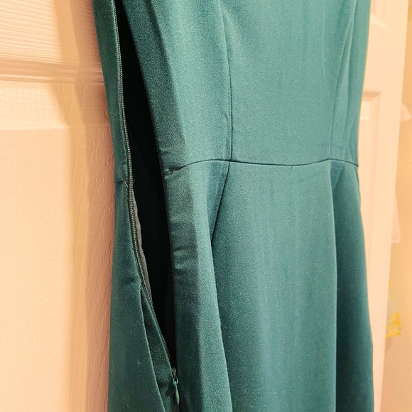 fully lined Lark & Ro inverted pleat fitted A line fir green dress cap sleeves - Picture 10 of 15